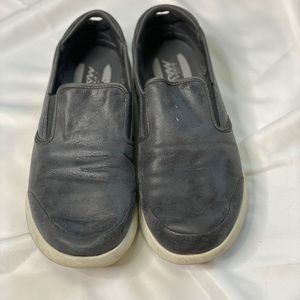 Sketchers: Men’s Sneakers